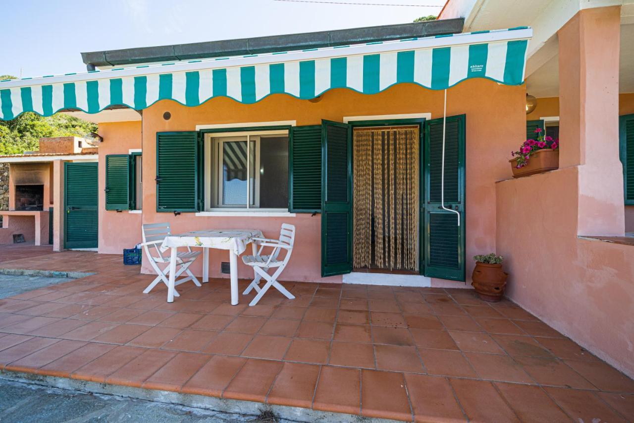 Appartamenti Vista Mare - Goelba カポリーヴェリ エクステリア 写真