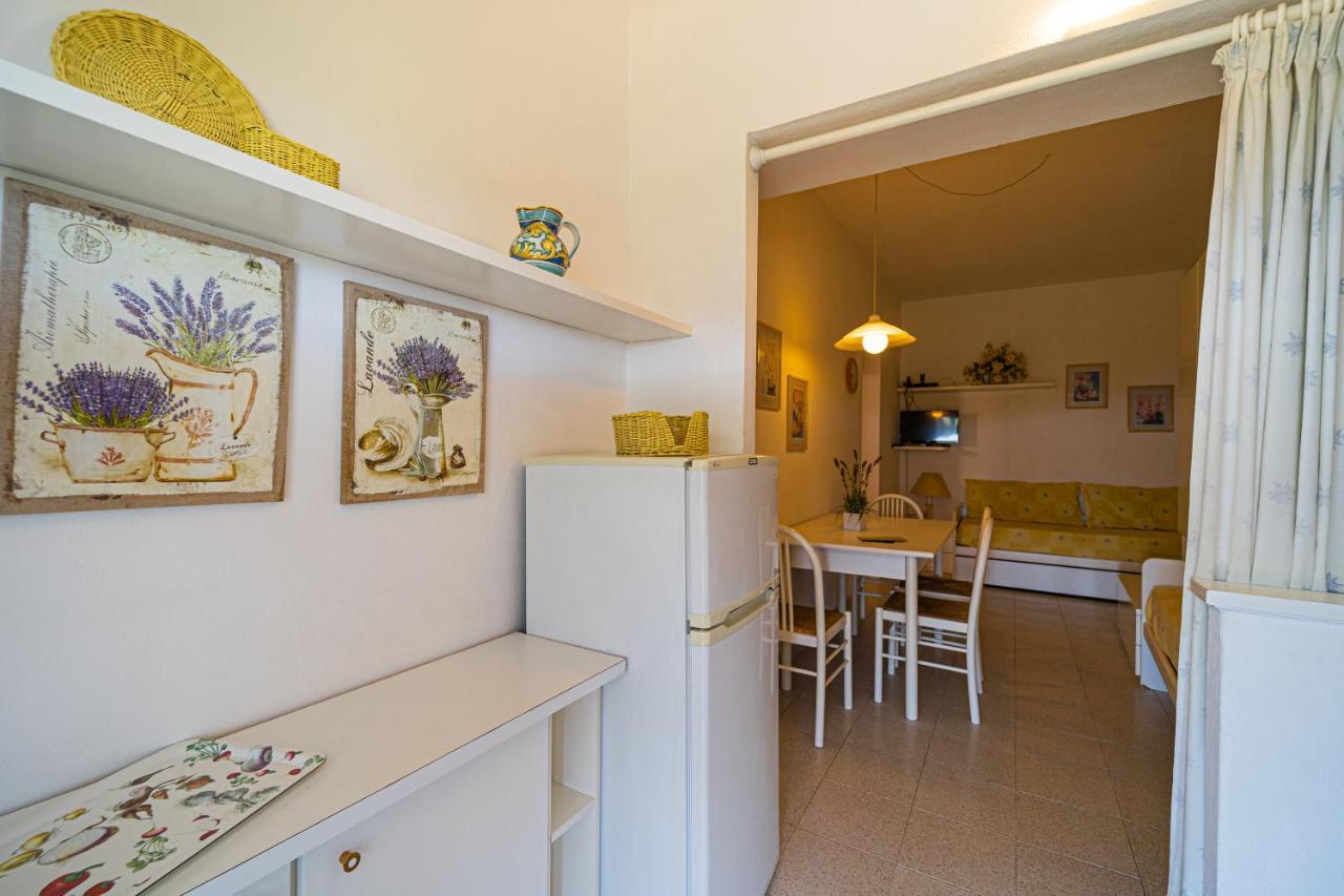 Appartamenti Vista Mare - Goelba カポリーヴェリ エクステリア 写真