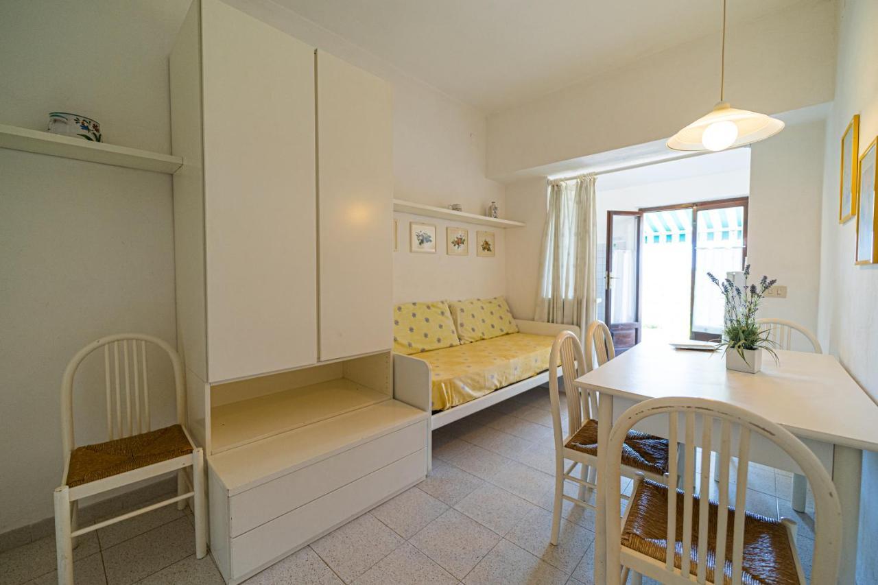 Appartamenti Vista Mare - Goelba カポリーヴェリ エクステリア 写真