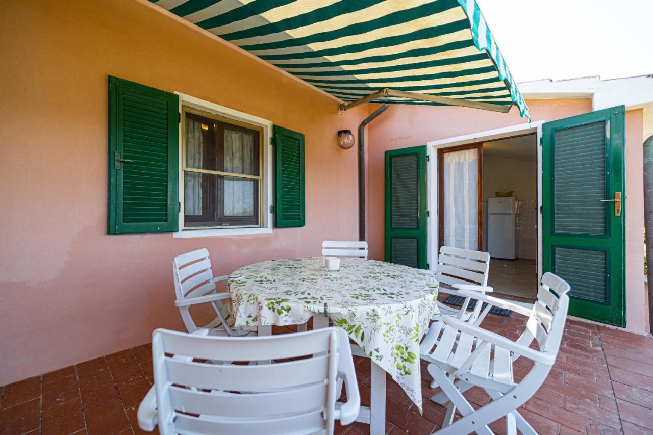 Appartamenti Vista Mare - Goelba カポリーヴェリ エクステリア 写真